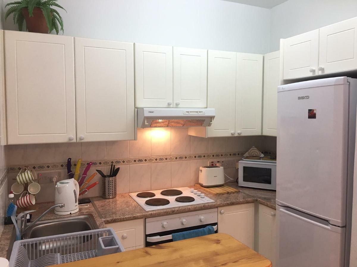 Limnaria Gardens - Modern 1 Bed, Walk To Beach & Shops Пафос Екстер'єр фото