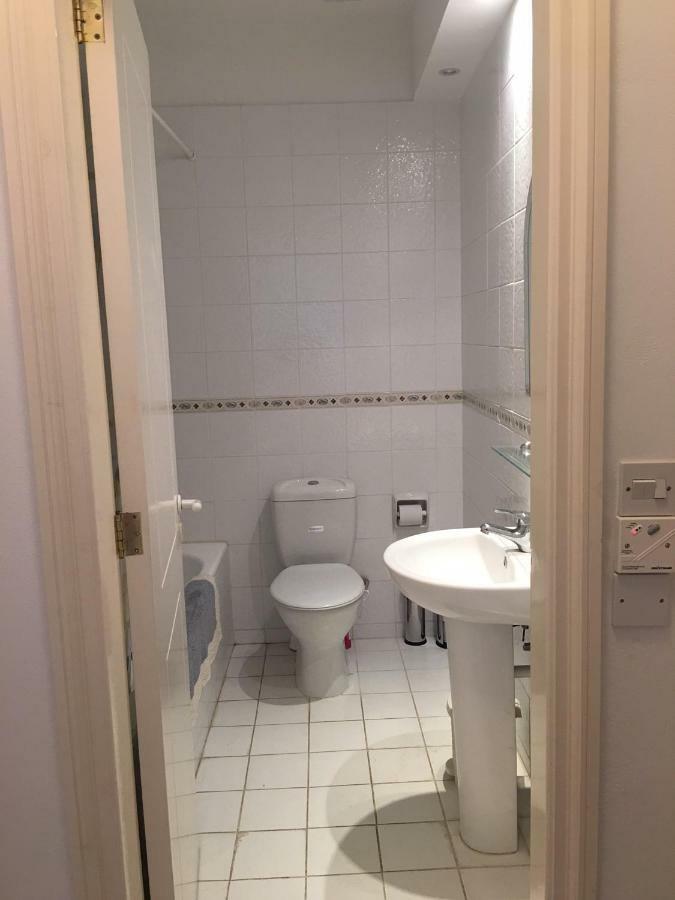 Limnaria Gardens - Modern 1 Bed, Walk To Beach & Shops Пафос Екстер'єр фото