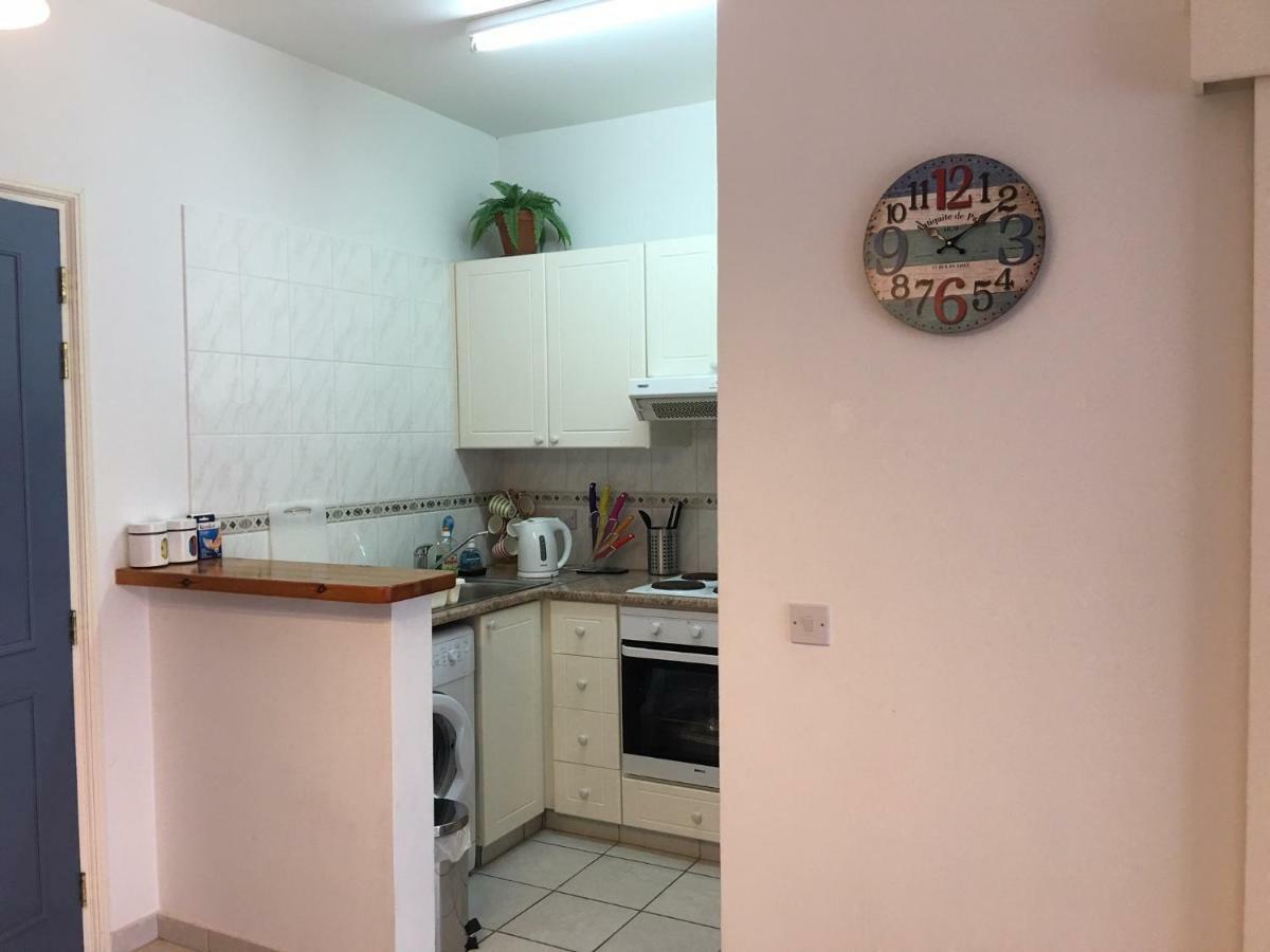 Limnaria Gardens - Modern 1 Bed, Walk To Beach & Shops Пафос Екстер'єр фото