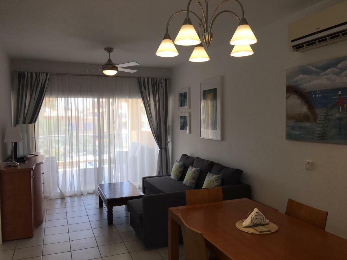 Limnaria Gardens - Modern 1 Bed, Walk To Beach & Shops Пафос Екстер'єр фото