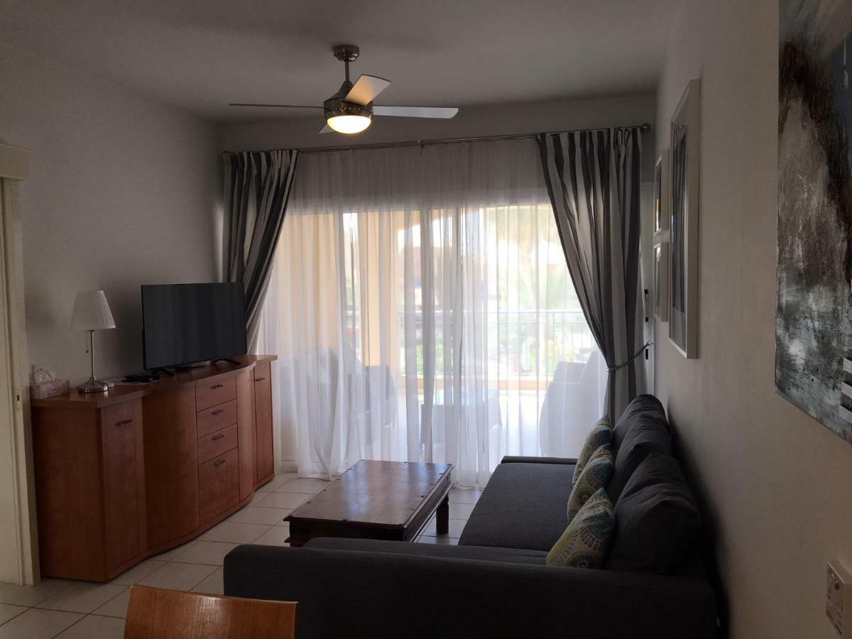 Limnaria Gardens - Modern 1 Bed, Walk To Beach & Shops Пафос Екстер'єр фото