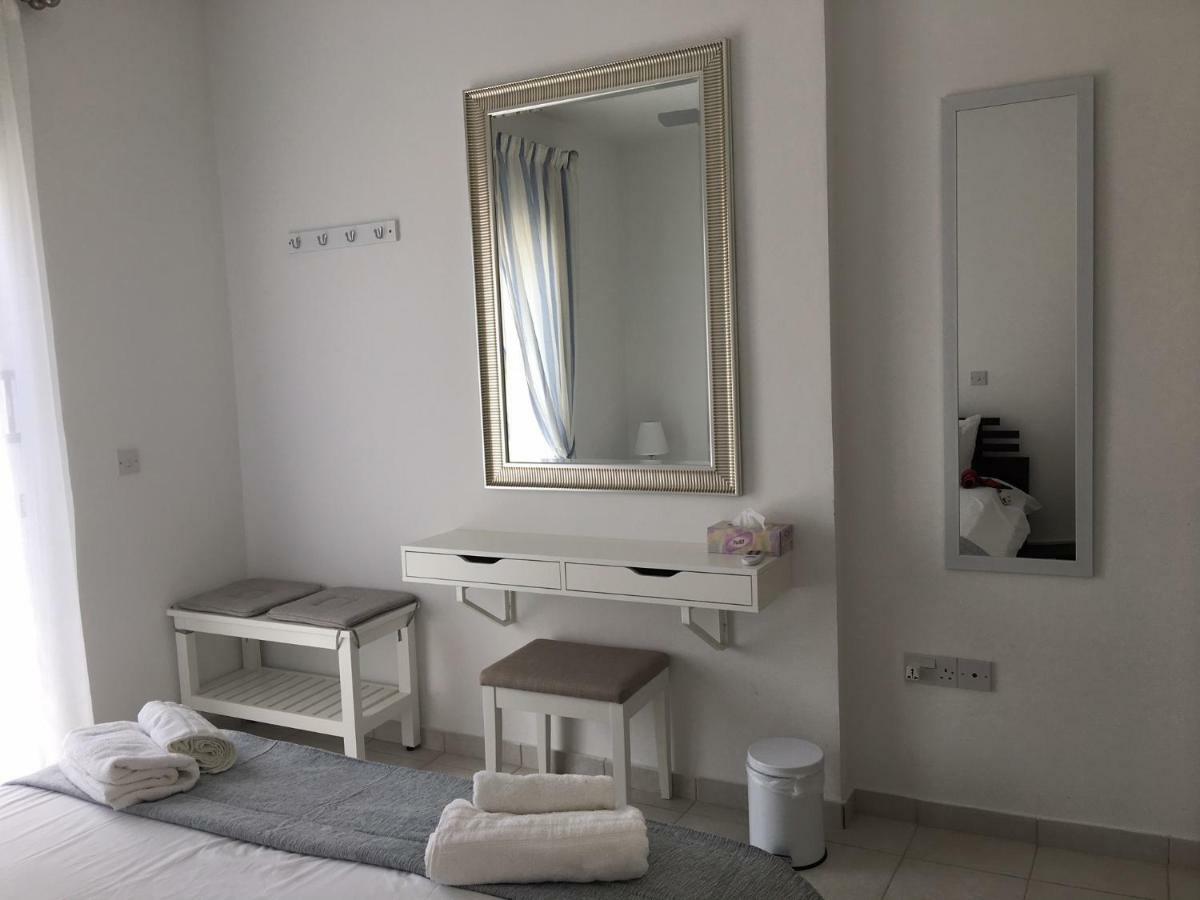 Limnaria Gardens - Modern 1 Bed, Walk To Beach & Shops Пафос Екстер'єр фото